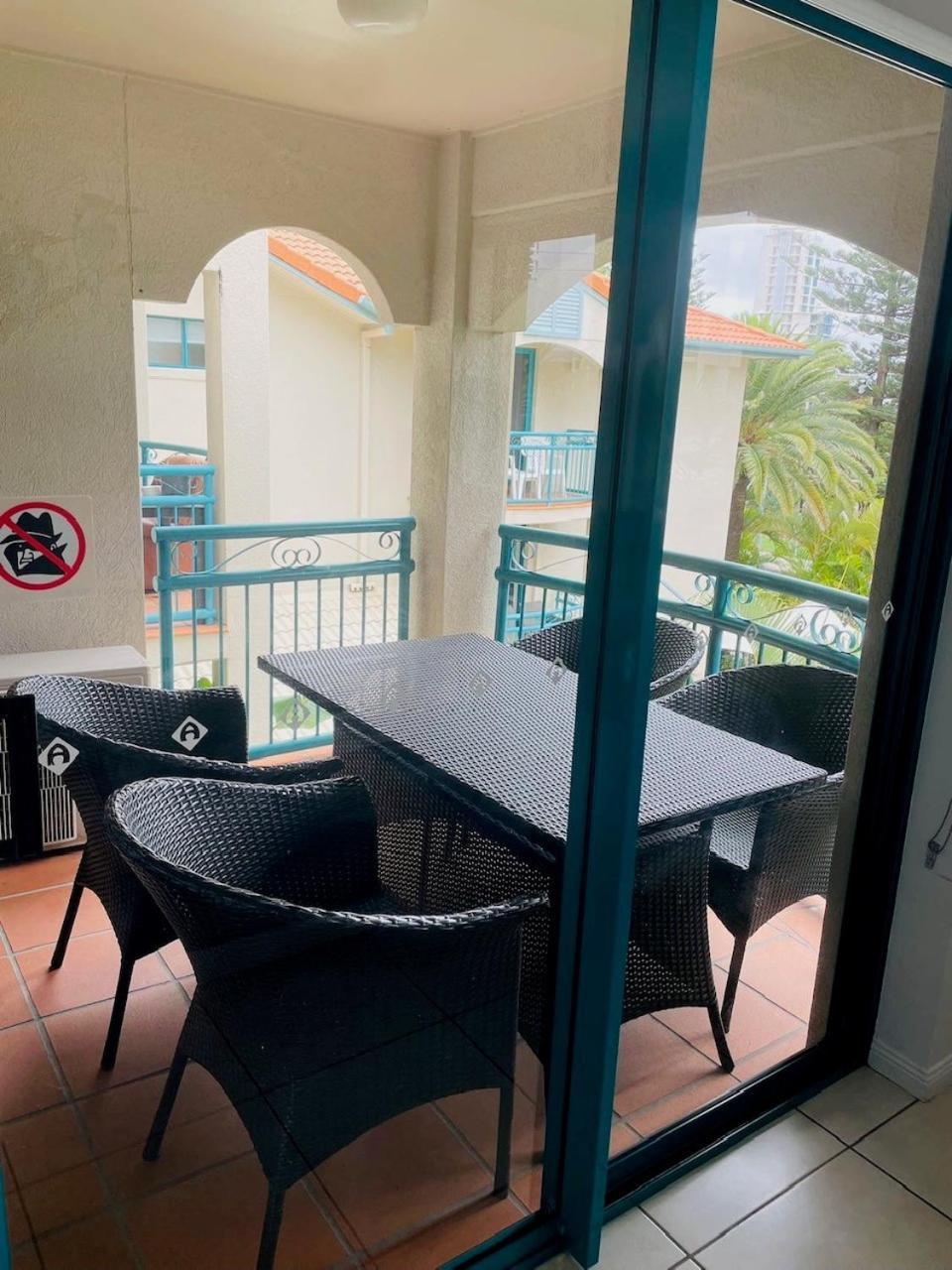 Aruba Beach Resort Broadbeach Exterior photo