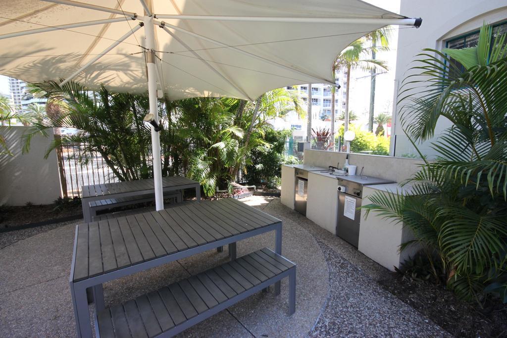 Aruba Beach Resort Broadbeach Exterior photo